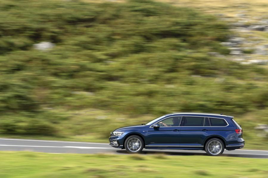  Volkswagen Passat R-Line Estate (B8) 2019 года  (UK) (фото 19 из 25)